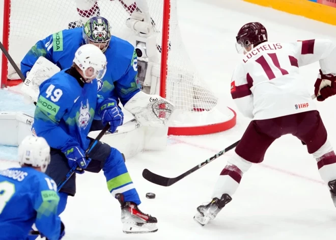 Сборная Латвии по хоккею уверенно одержала вторую победу на чемпионате мира