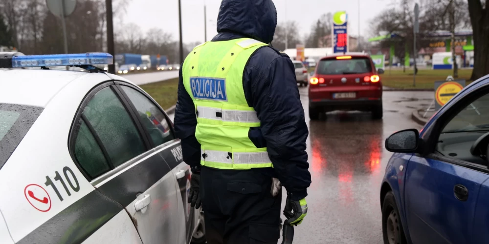  Ceļu satiksmes likums nosaka, ka transportlīdzekļu vadīšanas tiesības nedrīkst izmantot, ja vadītājs nav normatīvajos aktos noteiktajā termiņā veicis kārtējo veselības pārbaudi vai veselības pirmstermiņa pārbaudi.