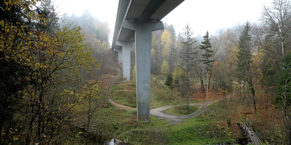 Viadukts pār Lorupes gravu.