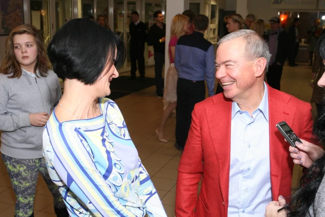 Ilggadējais Ventspils mērs Aivars Lembergs ar kundzi Kristīni atkal kandidē uz pilsētas domnieku krēsliem (attēlā: abi 2014. gadā “Muzikālās bankas” pasākumā).