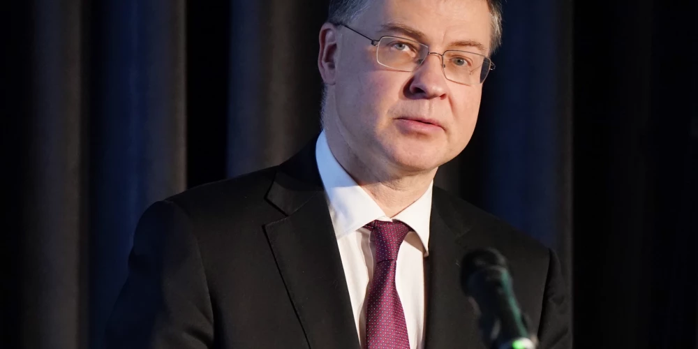Ziņojums liecina, ka Krievijas ekonomika nedarbojas tik labi, kā liecina oficiālā statistika, norāda Valdis Dombrovskis.