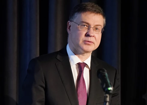  Ziņojums liecina, ka Krievijas ekonomika nedarbojas tik labi, kā liecina oficiālā statistika, norāda Valdis Dombrovskis.