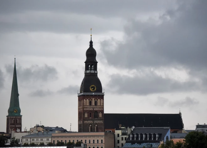 Sinoptiķi brīdina par spēcīgu lietu naktī uz ceturtdienu