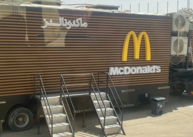 ВИДЕО: чтобы угодить Трампу, саудиты пригнали для него передвижной McDonald's