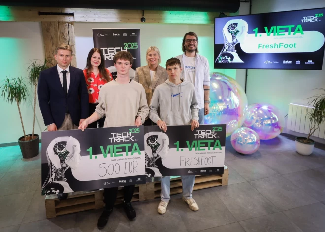 “FreshFoot” kļuvis par labāko skolēnu tehnoloģiju uzņēmumu. Radījis ierīci apavu žāvēšanai