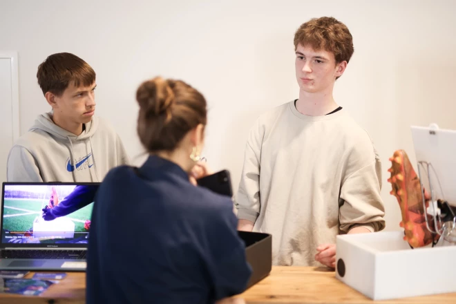 “FreshFoot” radījis ierīci apavu žāvēšanai un dezinficēšanai ar UV tehnoloģiju.