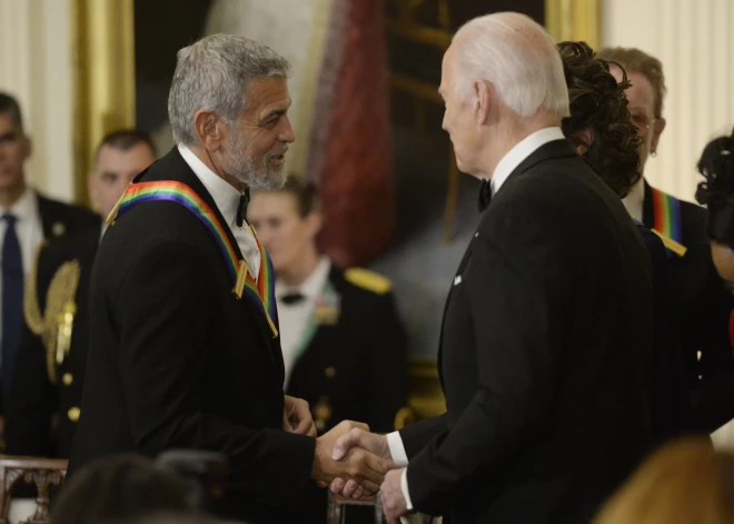 “Viņš neatpazina mani, cilvēku, kuru pazīst gadiem!” Džordžs Klūnijs šokēts par Džo Baidena nespēju viņu atpazīt