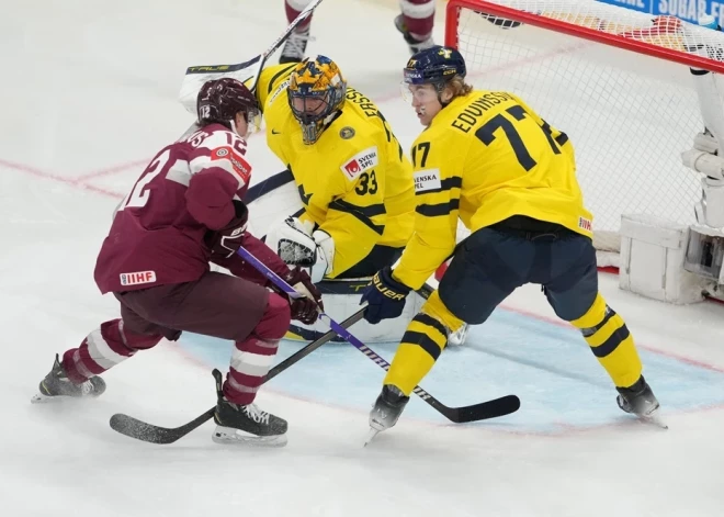 Сборная Латвии по хоккею крупно проиграла хозяевам чемпионата мира в Стокгольме