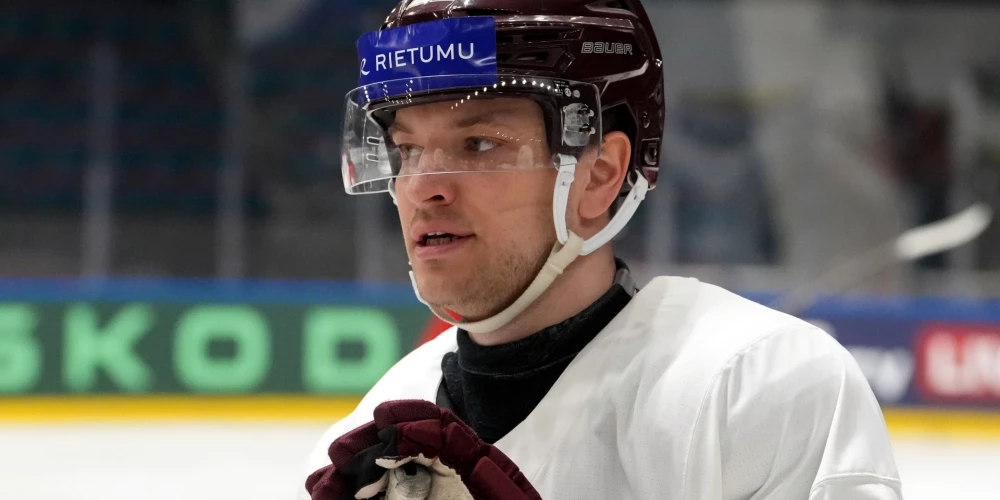 Toms Andersons mačā pret Zviedriju nejauši pielika nūju un ripa ielidoja Latvijas izalses vārtos.