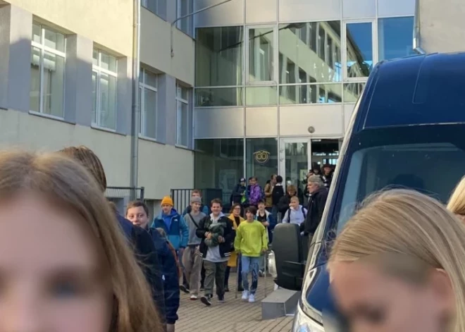 Par viltus spridzekļa draudiem skolās sodīts kāds jaunietis