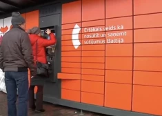 В пакоматах Omniva кто-то незаконно разместил политическую агитацию партии "Латвия на первом месте"