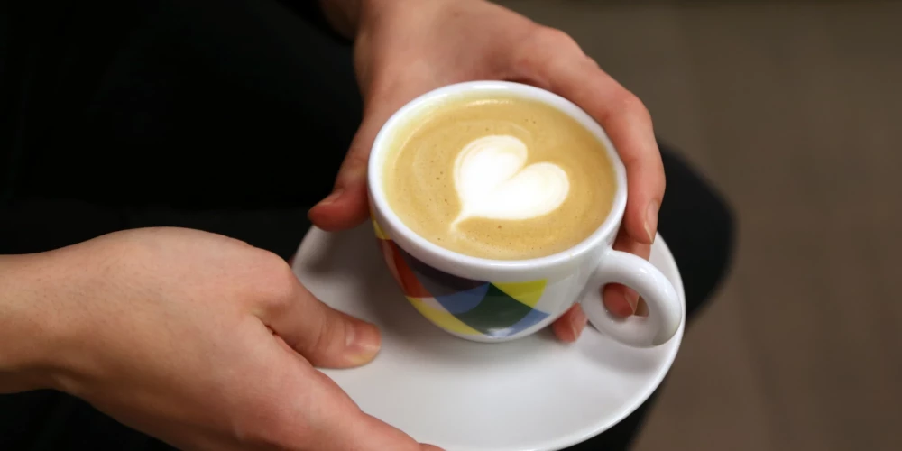  Латвия — одна из семи стран ЕС, где на кофе распространяется акцизный налог (1,42 евро за кг), а также высокий НДС по сравнению с другими странами. 