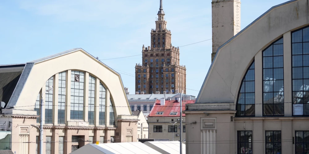Вид на павильоны Рижского Центрального рынка.