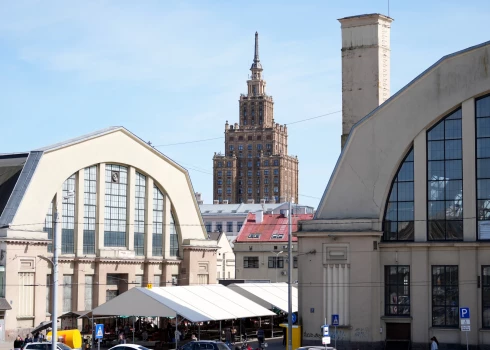 Вид на павильоны Рижского Центрального рынка.