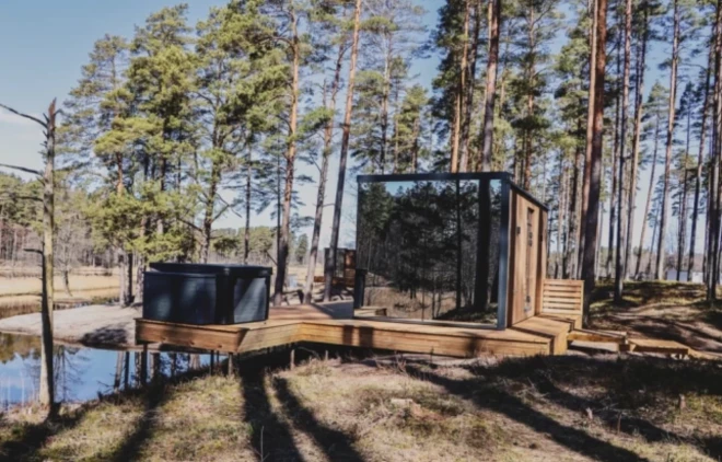 Mārupes novadā atklās greznas spoguļmājas ar skatu uz ezeru.