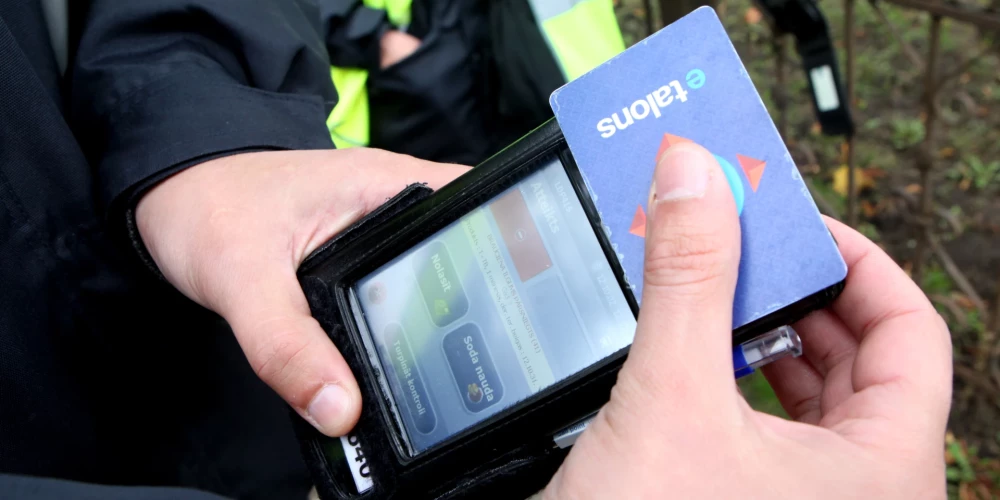 Atbalsta īpašas sabiedriskā transporta biļetes Skolēnu dziesmu svētku laikam. 
