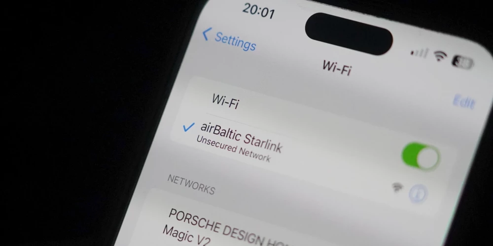 Latvijas nacionālās aviokompānijas "airBaltic" rīkotais pasākums, kura laikā tiek prezentēts Starlink interneta pieslēgums lidojuma laikā.