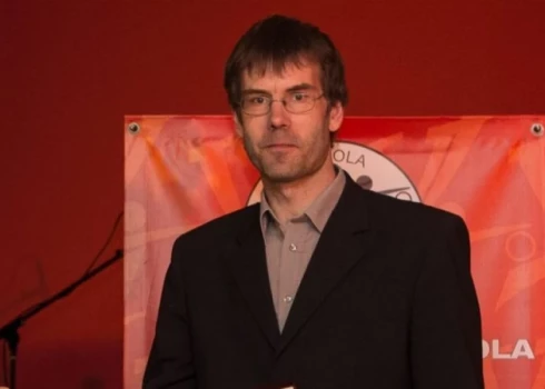 Sporta žurnālists Dainis Āzens lūdz sabiedrības palīdzību cīņā ar vairogdziedzera audzēju.