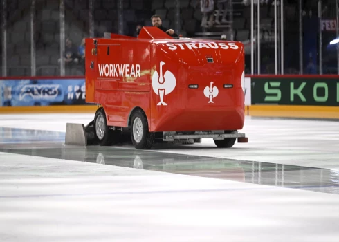 "Zamboni" mašīnu vērtība pasaules čempionātā ir ļoti liela, jo ledus kvalitāte pieviļ.