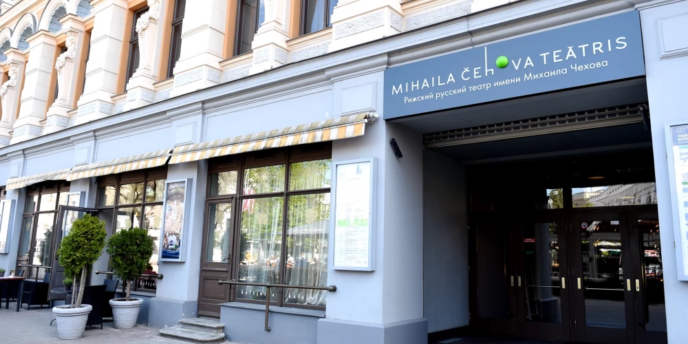 Mihaila Čehova Rīgas Krievu teātrī šovakar plkst.19 notiks Aleksandra Gelmana mazās formas lugas "Soliņš" pirmizrāde, ko iestudējis režisors Sergejs Golomazovs.