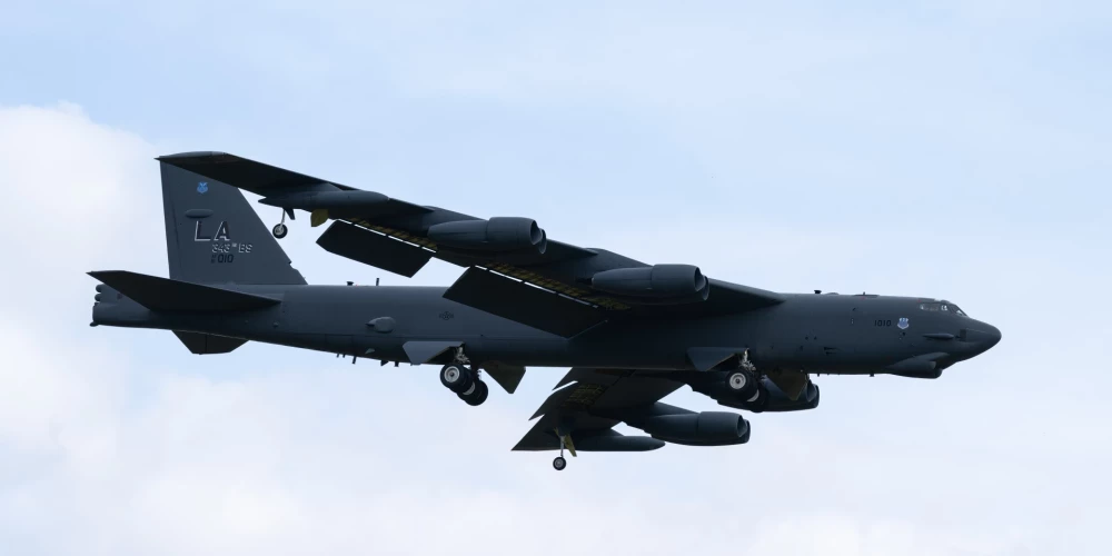 ASV Gaisa spēku stratēģisais bumbvedējs “B-52H Stratofortress”.