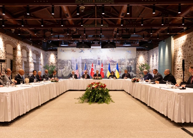Stambulā sākusies Ukrainas, Turcijas un ASV pārstāvju tikšanās