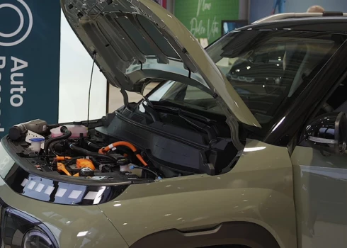Ja agrāk dzeses šķidrumu elektromobiļu sistēmā sildīja parasts elektriskais sildītājs, siltumsūknis šim nolūkam izmanto “ārējās” kalorijas.