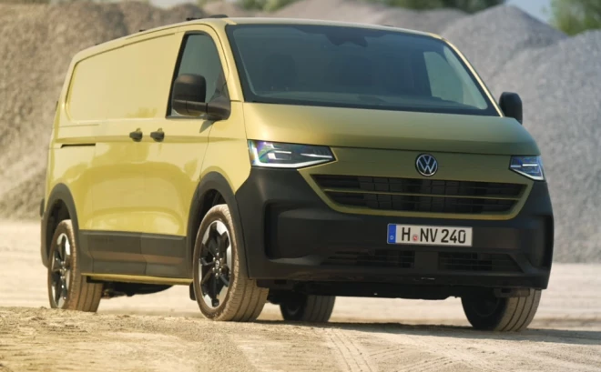 Šis Volkswagen teicami demonstrē jaunās kabīnes iespējas, kas pieejamas arī lētākiem Transporter.