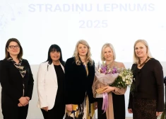 FOTO: apbalvo labākās Stradiņa slimnīcas māsas un vecmātes
