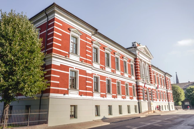 Uz Liepājas pilsētas novada domes 15 deputātu vietām pretendē 93 kandidāti no četriem sarakstiem.