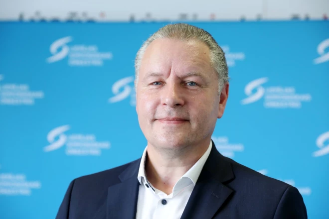 Nacionālās apvienības priekšvēlēšanu orķestri diriģē Liepājas Simfoniskā orķestra direktors Uldis Lipskis.