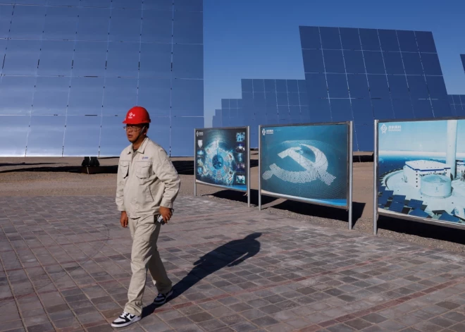 Ķīnā ražotās saules paneļu detaļās, ko plaši izmanto Eiropa un ASV, atklāti "izslēgšanas slēdži"