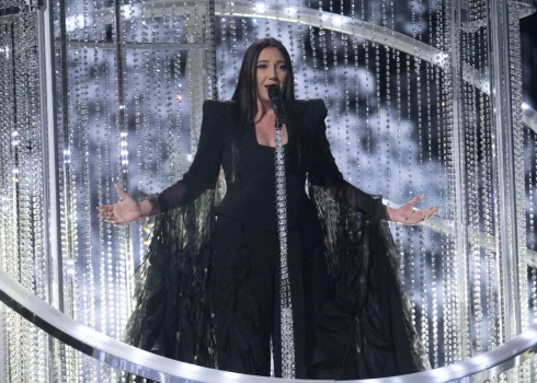 Выступление Рафаэль сопровождалось свистом, но в целом прошло успешно.