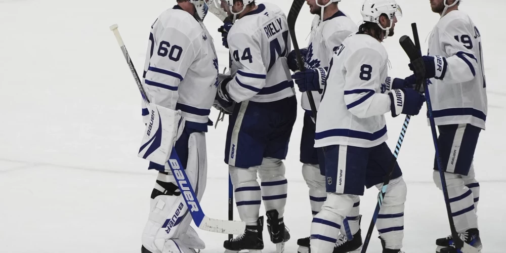 Toronto "Maple Leafs" hokejistiem izdevies izlīdzināt rezultātu sērijā.
