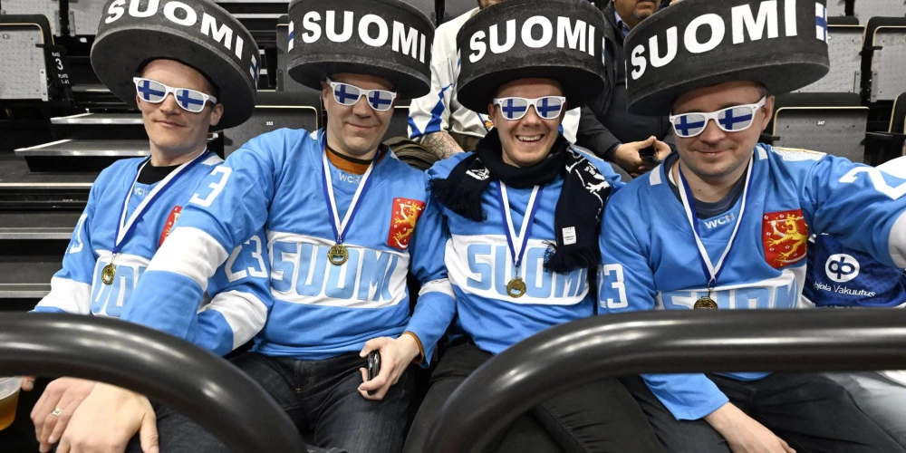 Fani ar tukšām rokām! Daudzi hokeja līdzjutēji spiesta atteikties arēnā no ierastā aliņa, jo cenas ir dramatiskas.