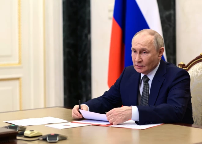 Kremlis pieļauj Putina un Zelenska tikšanos