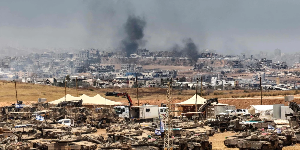 "Hamas" kontrolētā Gazas joslas Veselības ministrija ziņoja par 93 nogalinātajiem un vairāk nekā 200 ievainotajiem.