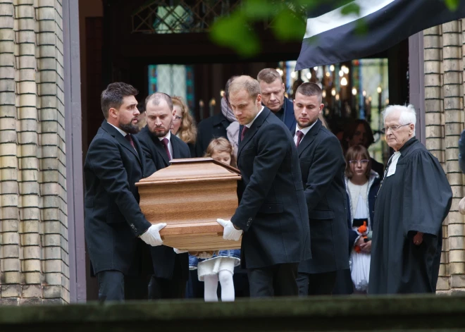 2025. gada 17. maijā Rīgas Lutera draudzes baznīcā Torņkalnā notika atvadīšanās no Latvijas Ārstu biedrības prezidentes, ģimenes ārstes un sabiedriskās aktīvistes Ilzes Aizsilnieces.