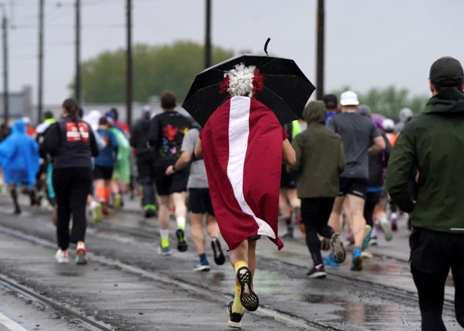 Погода не радует участников Рижского марафона