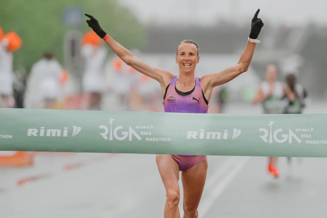 Domenika Majere finišā.