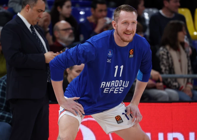 Šmitam un Artūram Kurucam ražīgas spēles nacionālajos čempionātos