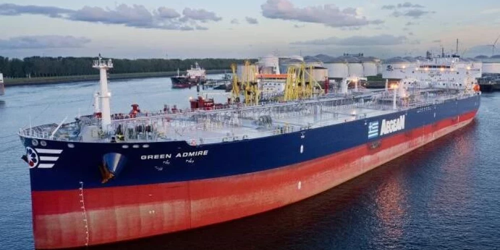 Kuģis "Green Admire", kam ir Libērijas karogs, pieder Grieķijas uzņēmumam "Aegean Shipping". 