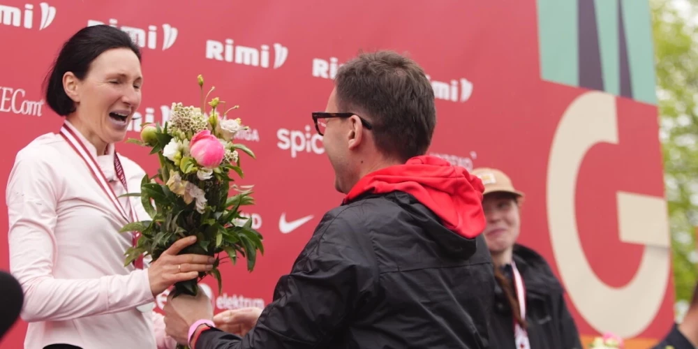 Jeļena Prokopčuka "Rimi" Rīgas maratonā izcīnīja Latvijas čempionāta sudrabu.