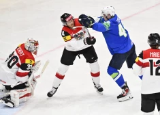 Austrijas hokejisti pasaules čempionātā pēcspēles metienu sērijā pārspēj Slovēniju; ASV sagrauj Kazahstānu