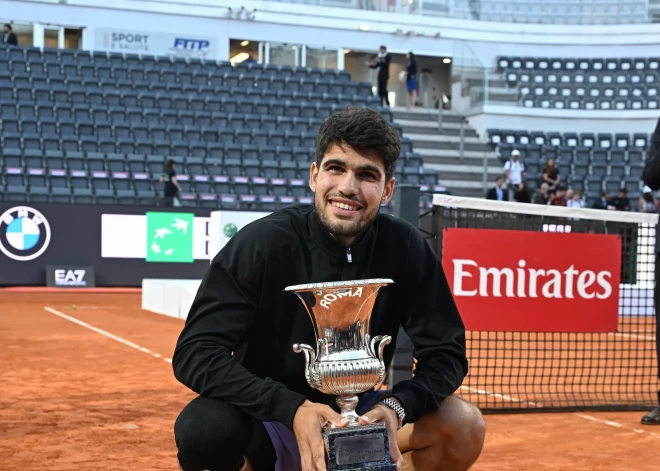 Alkarass Romas "Masters" finālā pārspēj pasaules pirmo raketi Sinneru