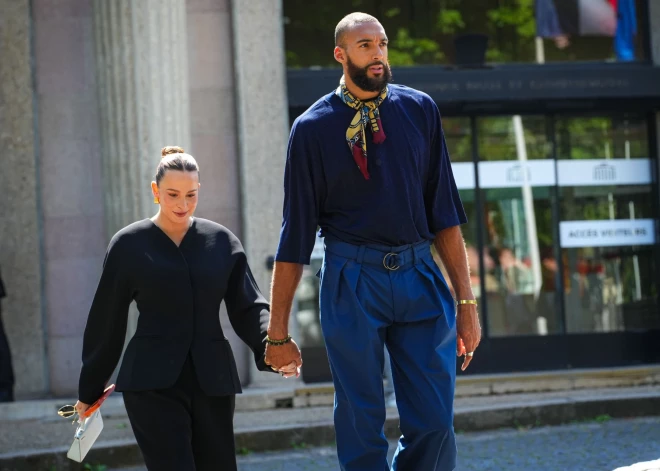 NBA zvaigzne Gobērs skaidro, kāpēc no mājām patriecis stāvoklī esošo draudzeni ar gadu veco dēlu