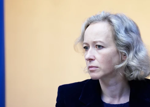 Sabiedrisko pakalpojumu regulēšanas komisijas (SPRK) padomes priekšsēdētāja Alda Ozola pērn amatā nopelnījusi 100 090 eiro. 