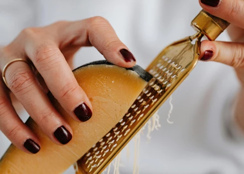 Itālijā parmezāna siers - ne visam un ne vienmēr.