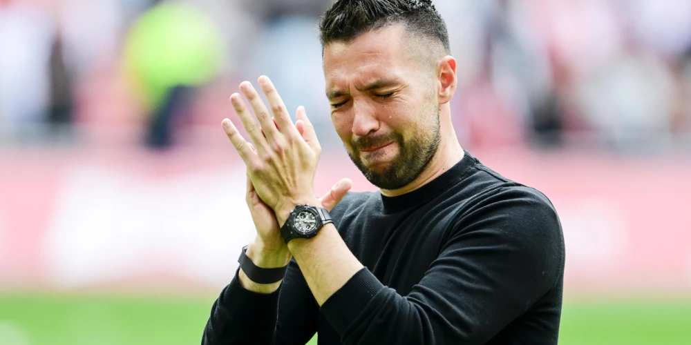Itāliešu speciālists Frančesko Farioli pārdzīvo par izlaisto no rokām Nīderlandes čempiontitulu.