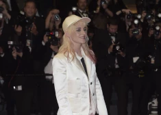 Kristenas Stjuartes Latvijā filmētā debija Kannās izpelnās vairāku minūšu ilgas ovācijas